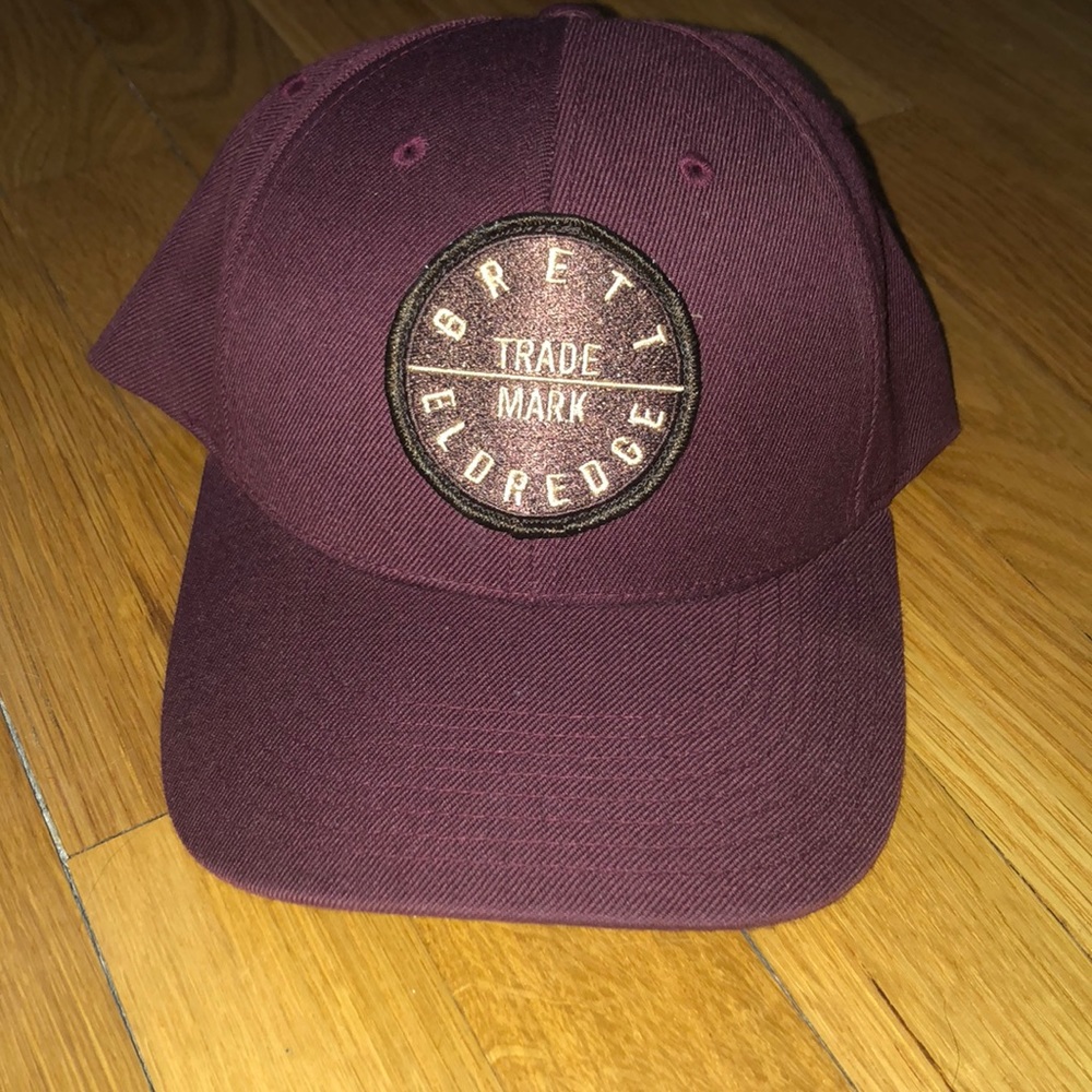 Brett Eldridge trademark maroon hat